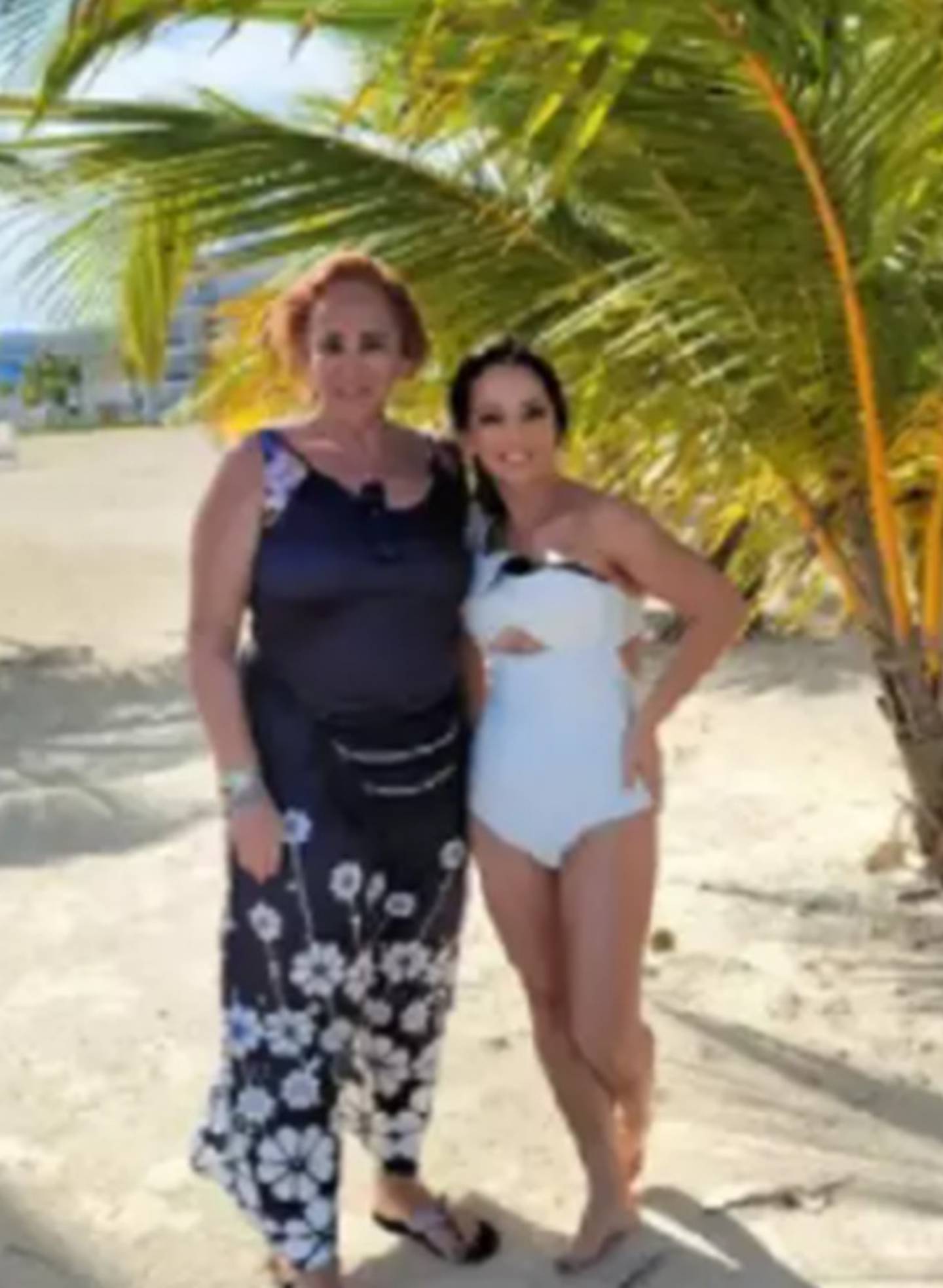 Adamari López Nos Enseña A Dejar De Temerle Al Blanco A Los 50 Luciendo Sexy Bikini