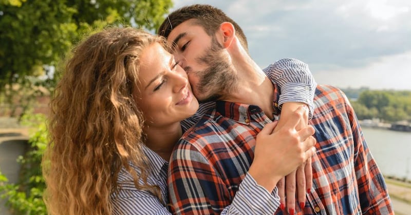 Parejas besos